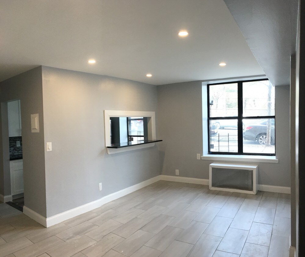 Foto principal - 922 Bronx Park S
