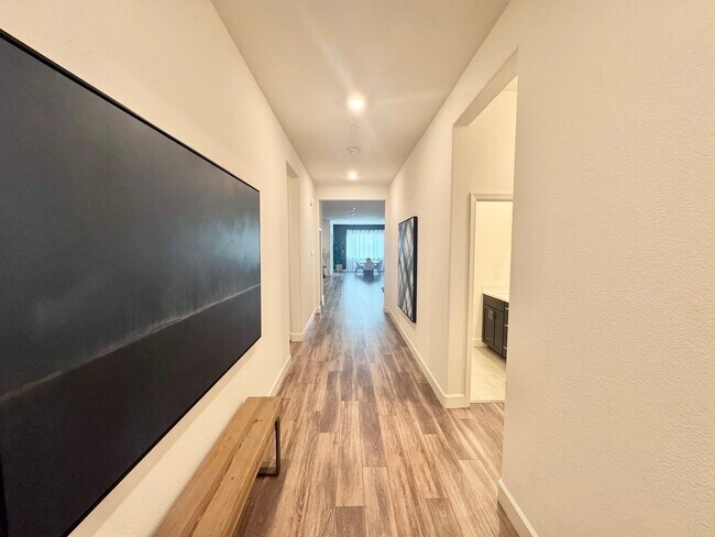 Foto del edificio - Lake front Paradise-Single Story Model Home