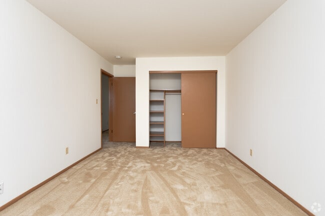 2BR, 1BA - Whitnall Gardens Apartments