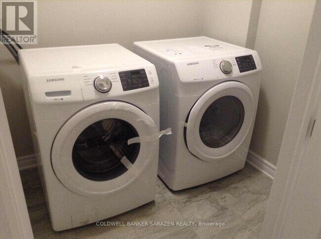 Photo du bâtiment - 856 Clarity Ave