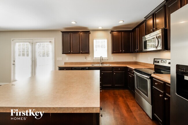 Foto del edificio - 5903 Landerwood Dr
