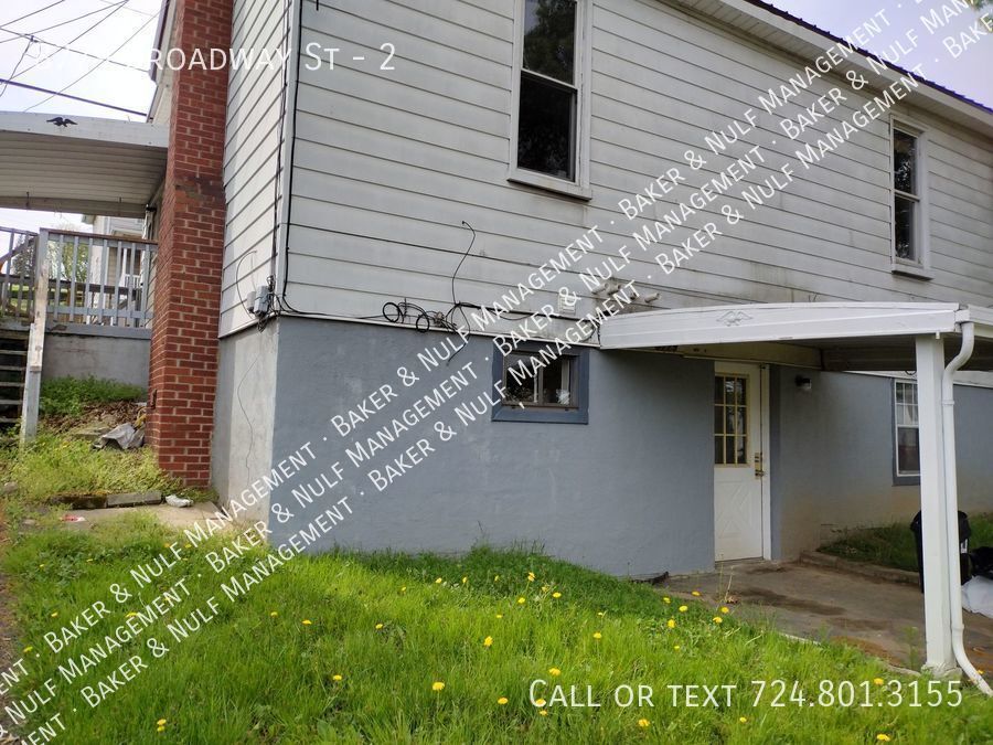 8779 Broadway St Unit 2, Westmoreland City, PA 15692 Room for Rent in