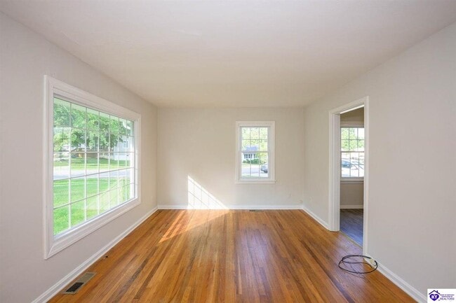 Building Photo - 604 Balmoral Rd