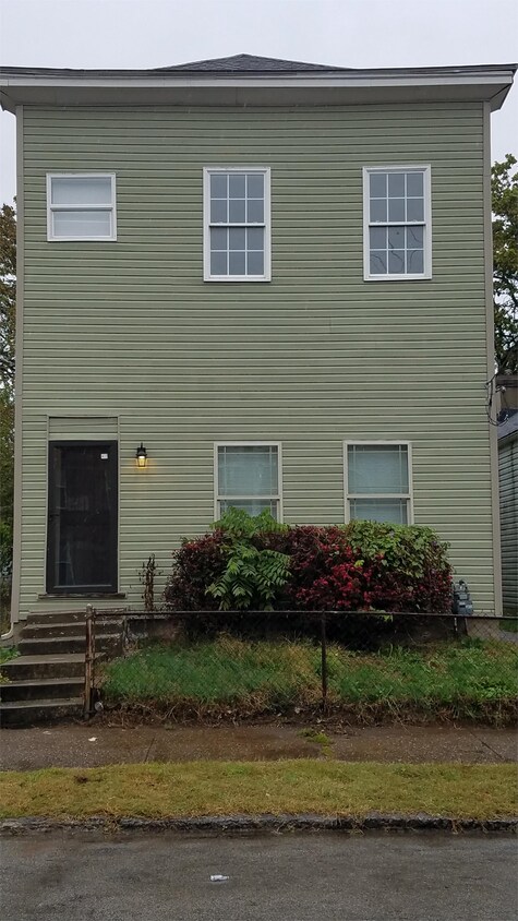 Primary Photo - 2137 Rowan St