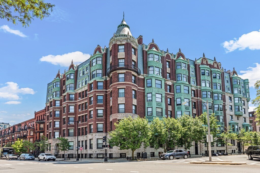 4 Charlesgate E Unit 206, Boston, MA 02215 Condo for Rent in Boston