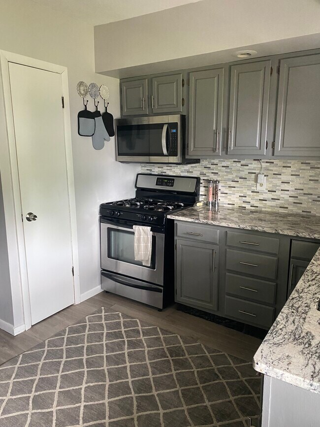 Kitchen - 160 Pearl St