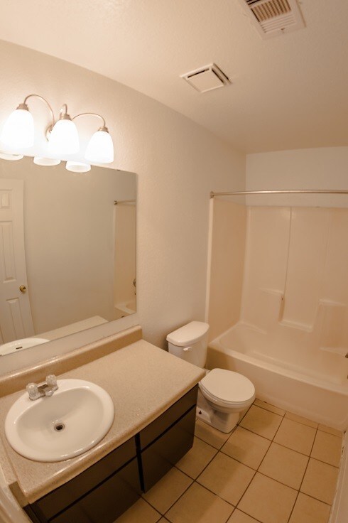 Building Photo - 16326 Luzerne Dr