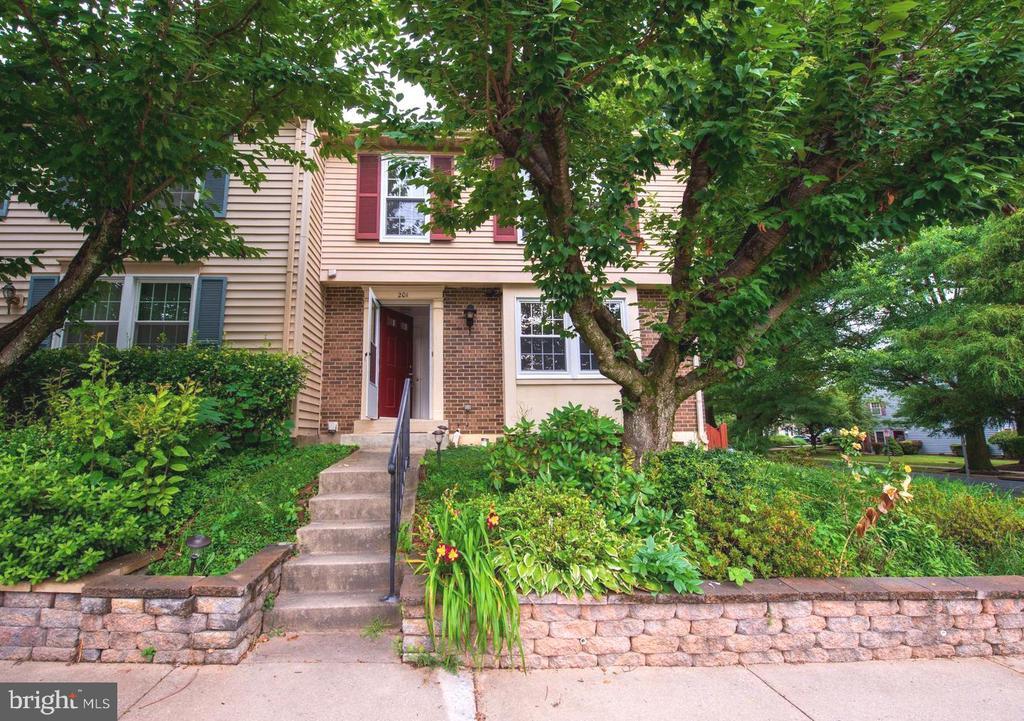 Foto principal - 201 Curry Ford Ln