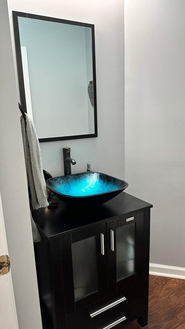 Foto del edificio - 8246 Winters Ln