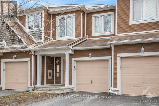 Building Photo - 222 Meadowbreeze Dr