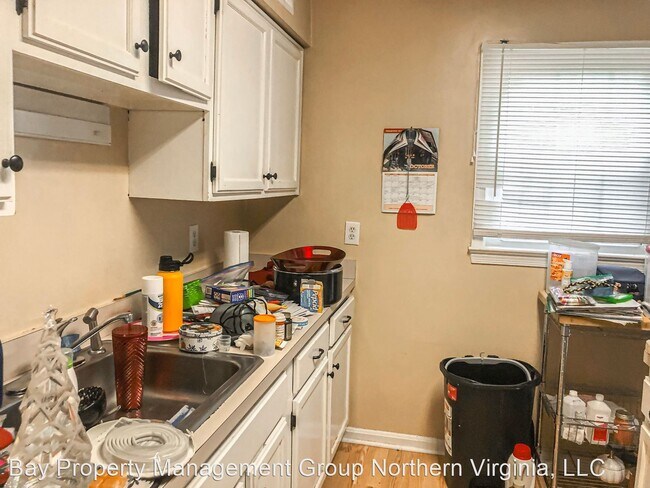 Building Photo - 3 br, 2.5 bath House - 954 PARK AVENUE