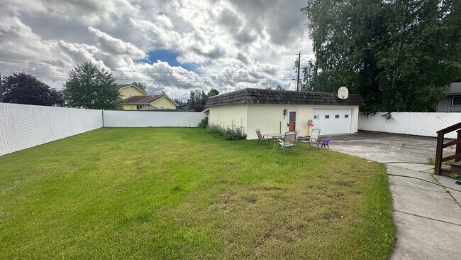 Foto del edificio - 2591 Riverview Dr