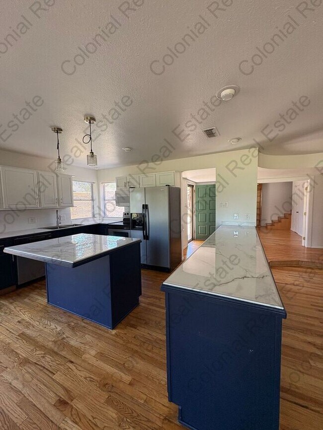 Foto del edificio - Spacious 3 bedroom, 3 bathroom home on the golf course.