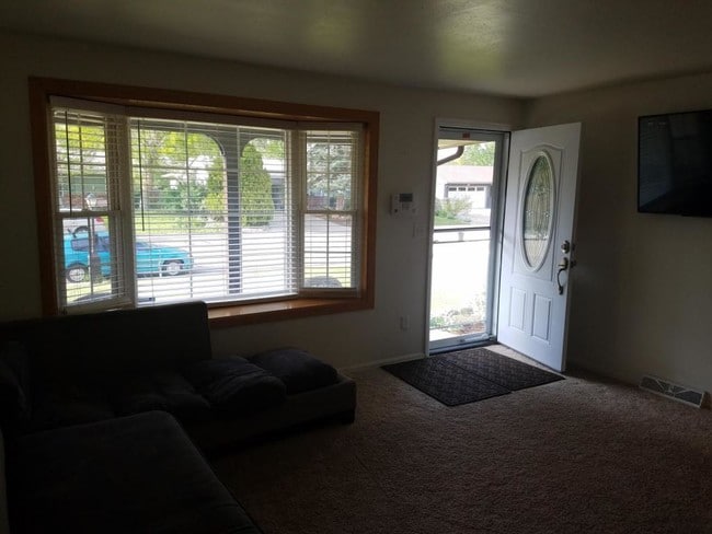 Photo - 2633 Danbury Dr House