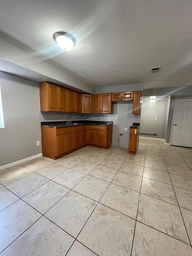 Building Photo - 261 Halladay St