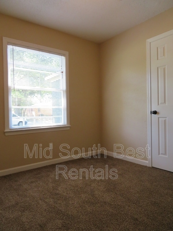 Building Photo - 5032 Newton Dr