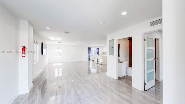 Foto del edificio - 1886 NW 68th St