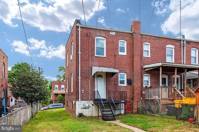 Building Photo - 5330 4th St
