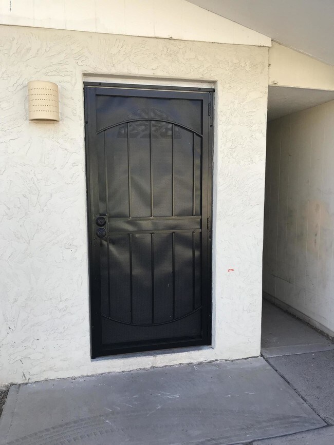 Building Photo - 1436 E Cinnabar Ave