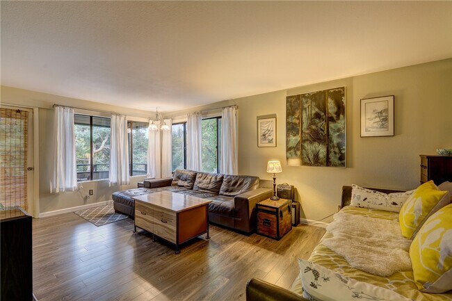 Foto del edificio - 7021 Sand Point Way NE