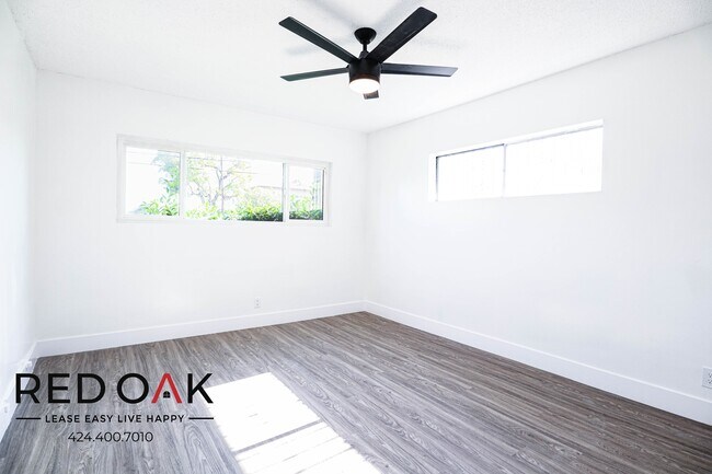 Foto del edificio - Super Spacious One Bedroom Walk-Up with Op...