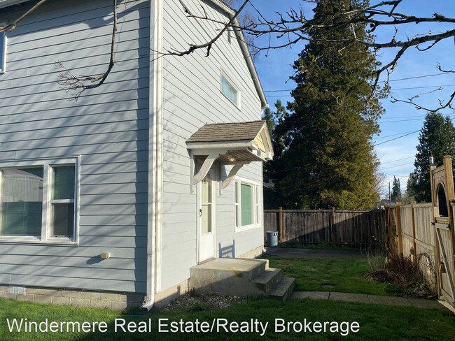 Building Photo - 4 br, 1.5 bath House - 1909 Monroe Ave