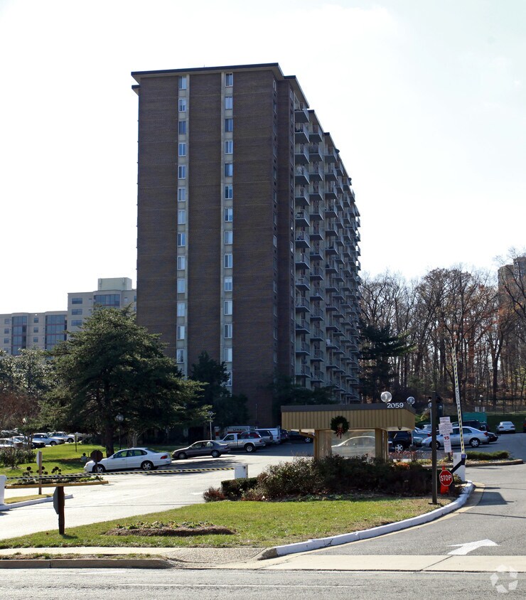 Hunting Creek Club Apartments in Alexandria, VA