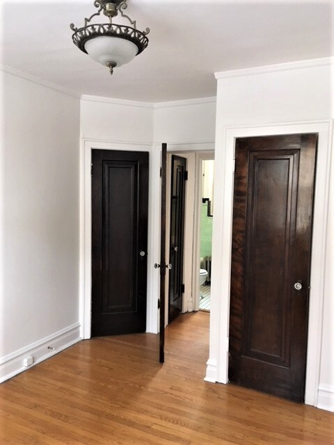 Organized Bedroom Closet - 2552 W Ardmore Ave