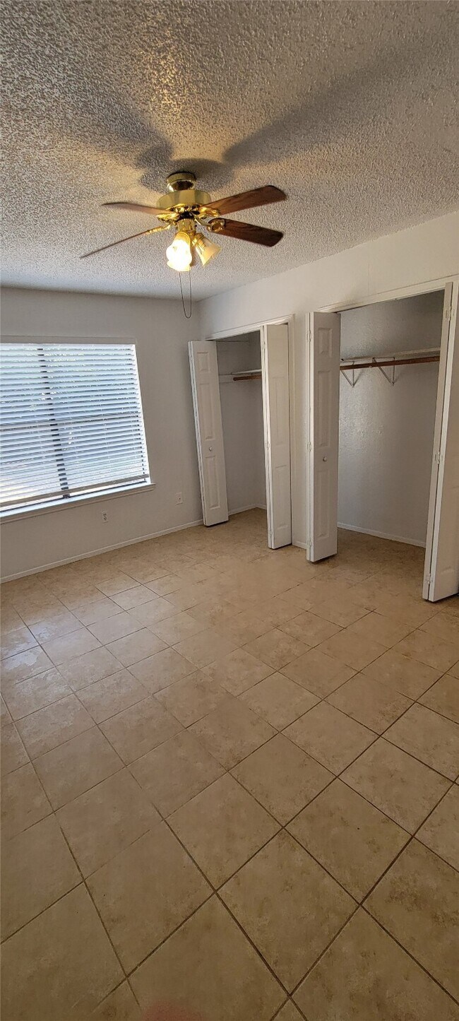 Foto del edificio - 14413 Tiffer Ln