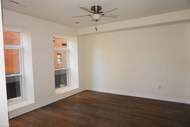 Building Photo - 337 N Charles St