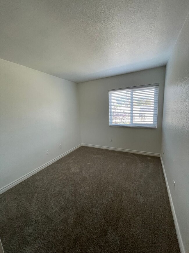 Building Photo - 3BD 2BA Condo located in Poway