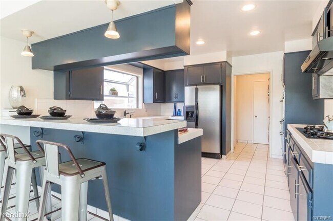 Building Photo - 3 br, 3 bath House - 7900 Babcock Ave