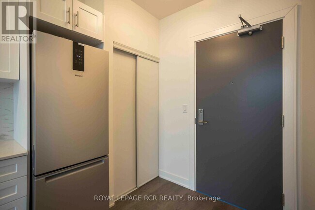 Photo du bâtiment - 705 Davis Dr