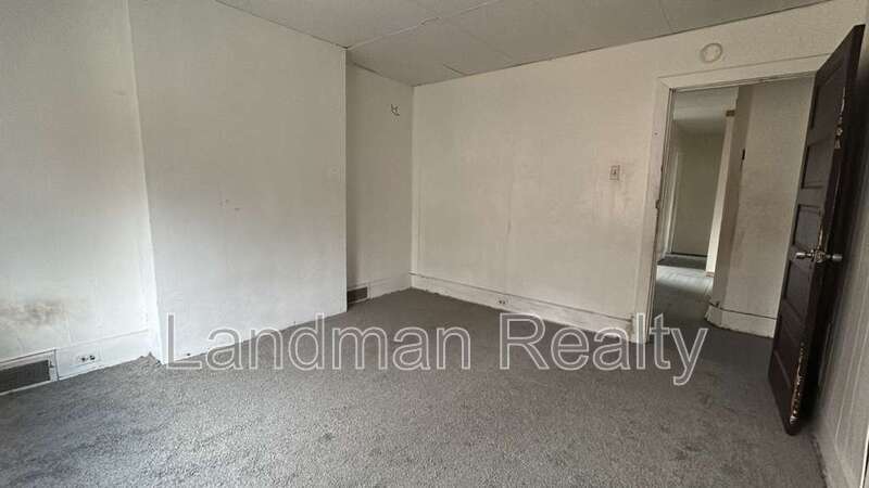 Building Photo - 1400 Hill Ave