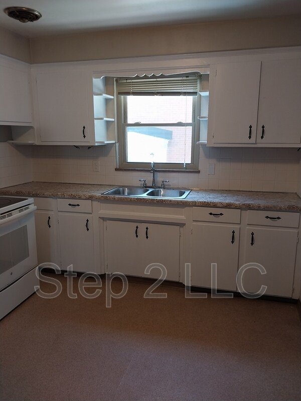 Foto del edificio - 7384 Pearl Rd