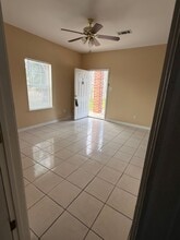 Building Photo - 702 Staitti St