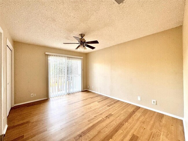 Foto del edificio - 2203 Granberry Dr