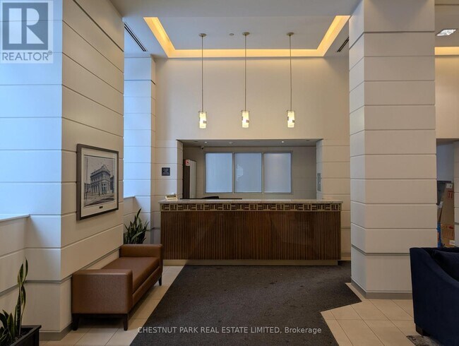 Building Photo - 230 King St E