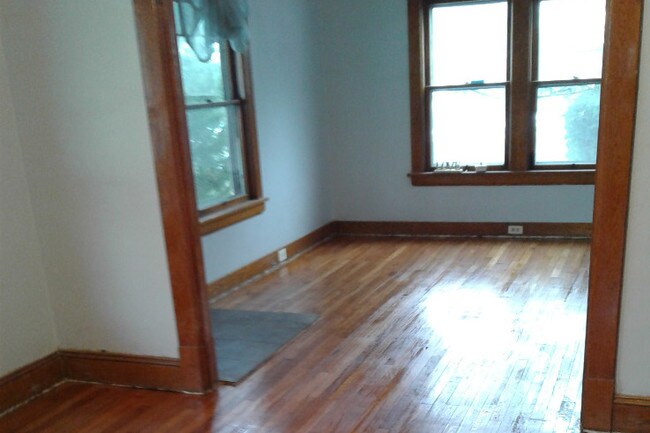 Foto del edificio - 17405 Woodford Ave