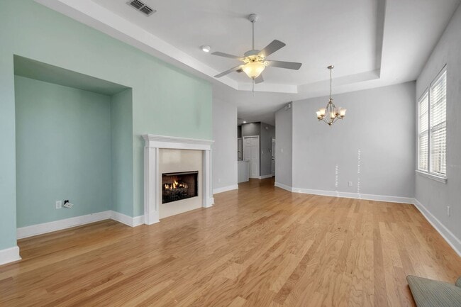 Building Photo - Townhome with Garage Near the Parkway