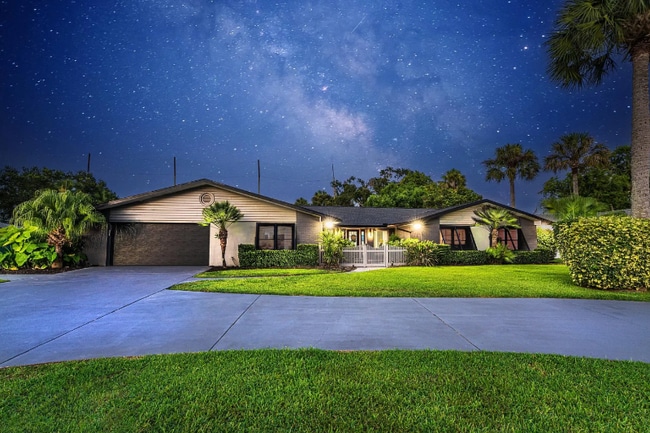 Building Photo - 709 Fairway Dr
