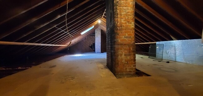 Building Photo - 932 Carr St