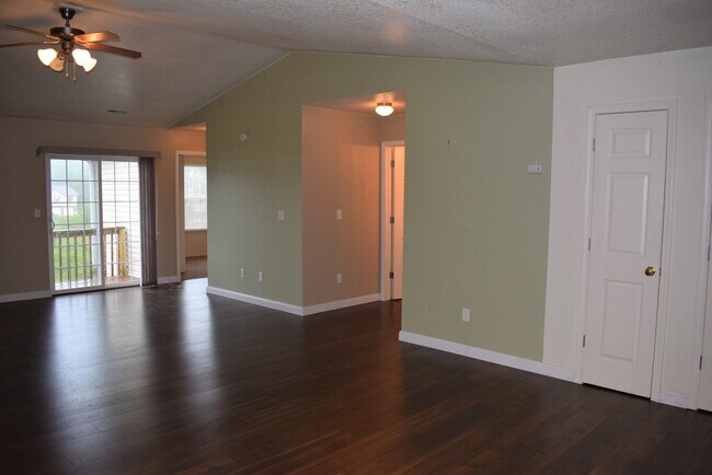 Foto del edificio - 3 bedroom 2 Bathroom Duplex in Hunters Ridge