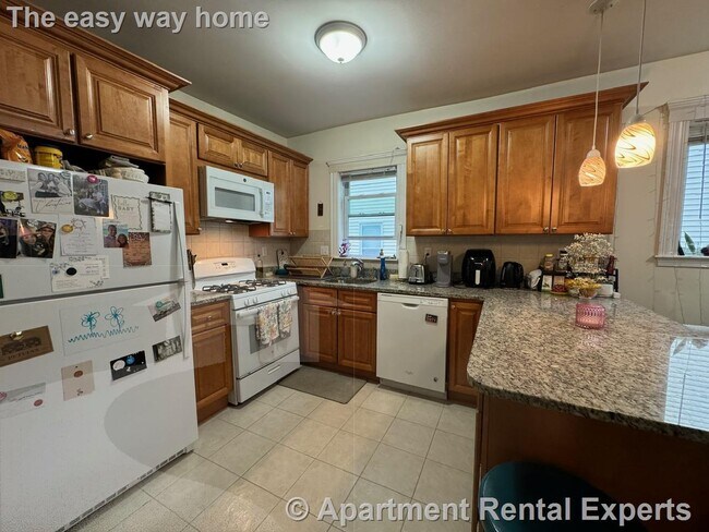 Foto del edificio - Newly renovated * 2 full baths * Central A...