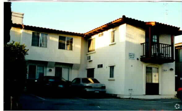 Building Photo - 3212 Collier Ave