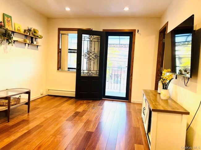 Building Photo - 62-54 Dry Harbor Rd