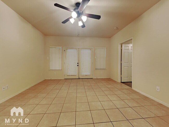 Foto del edificio - 2711 Lexington Park Dr