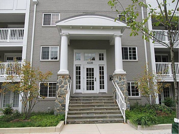 Building Photo - 4139 S Four Mile Run Dr
