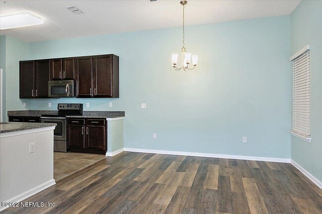 Building Photo - 213 Larkin Pl
