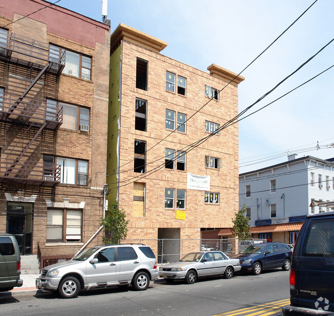 Building Photo - 4115 Park Ave